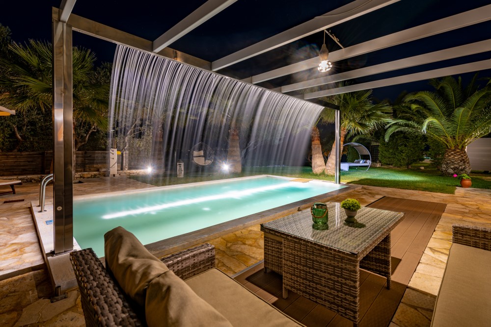 couples room paradise hotel and bar